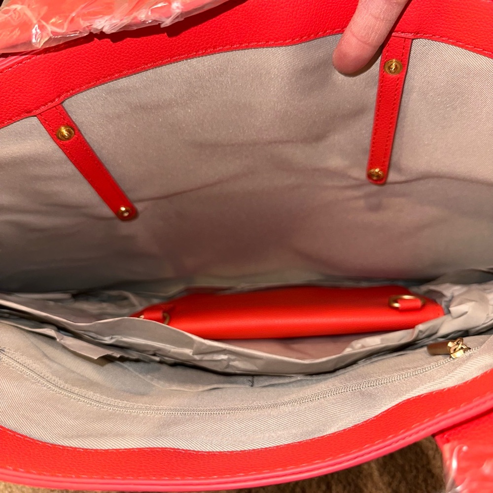 Thirty-One Signature Tote. Pattern Coastal Red - Picture 8 of 15
